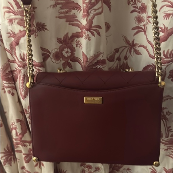 Chanel Red Leather Shoulder Bag with Gold Chain - Picture 11 of 17